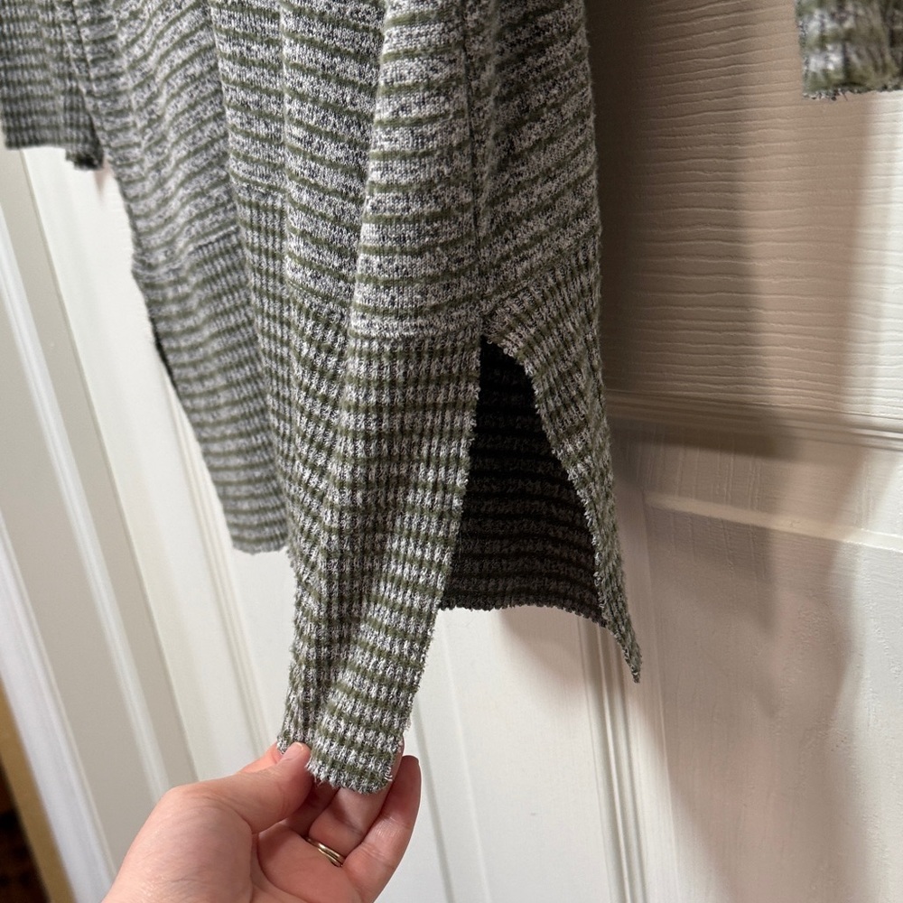 BKE Gray V-Neck Sweater - Picture 10 of 11